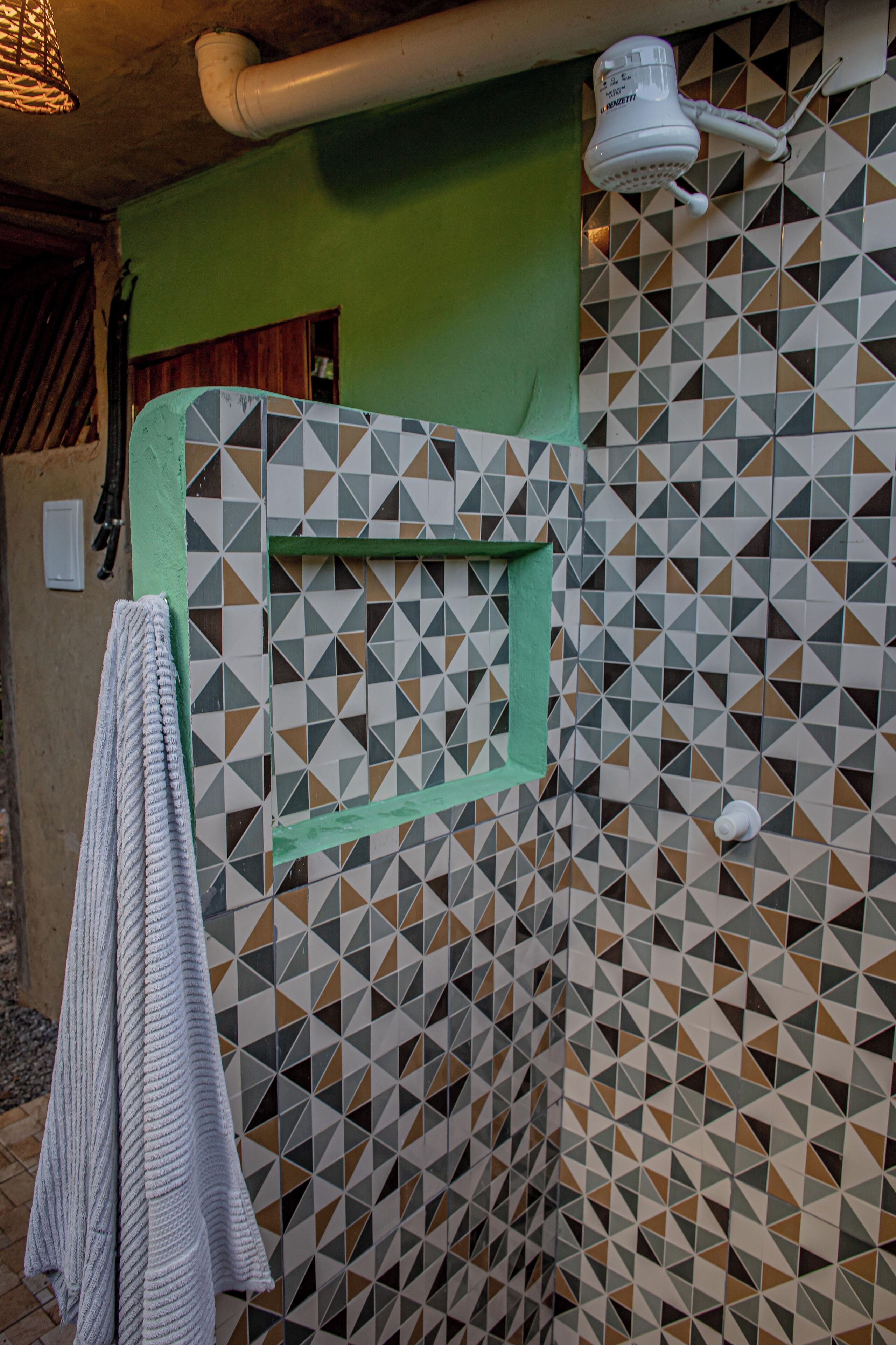 Serviettes fournies, papier toilette