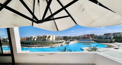 Modern 3BR Escape - Panoramic Lagoon & Sea View