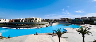 Modern 3BR Escape - Panoramic Lagoon & Sea View