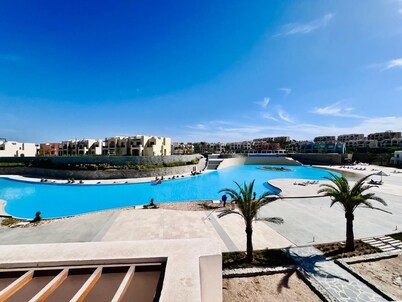 Modern 3BR Escape - Panoramic Lagoon & Sea View