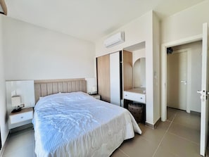 3 bedrooms, desk, iron/ironing board, travel cot