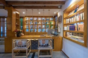 Lobby lounge - Lijiang Muyuntang View Hotel (Lijiang)