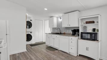 電子レンジ、オーブン、コンロ、食器洗い機