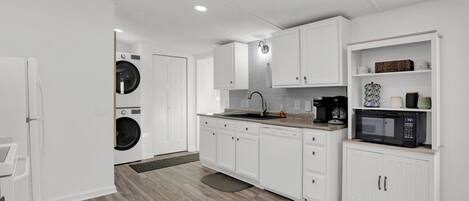 Micro-ondes, four, plaque de cuisson, lave-vaisselle