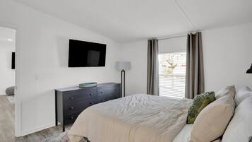 3 slaapkamers, een strijkplank/strijkijzer, gratis wifi, beddengoed