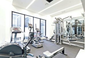 Fitness facility - Modern 2 Bedroom Apartment ~ 1 minute to Skytower (Auckland)