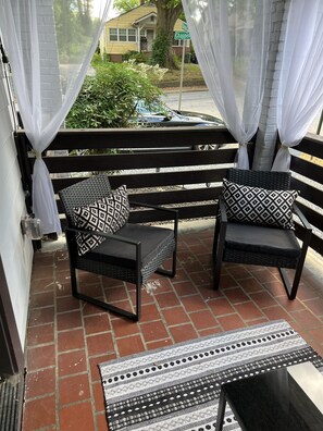 Terrace/patio - Corporate Ready 2BR Bungalow | W/D • Workspace • Wi-Fi • Long Stay (Atlanta)