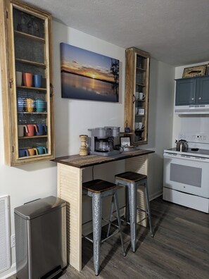 Frigorífic, microones, forn i placa de cuina