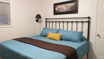 3 bedrooms, iron/ironing board, bed sheets