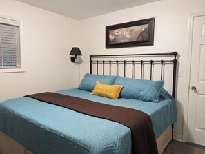 3 bedrooms, iron/ironing board, bed sheets