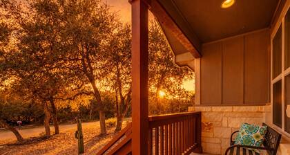Peaceful Retreat + Games + Dog & Family Friendly + Fenced Yard + Fireplace