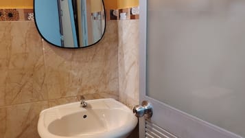 مناشف، صابون، ورق حمّام