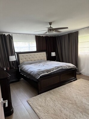 3 habitaciones, tabla de planchar con plancha, internet y ropa de cama 