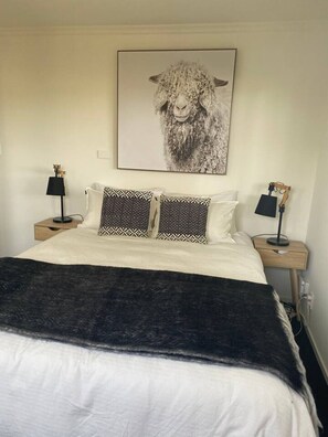 2 bedrooms, iron/ironing board, WiFi, bed sheets