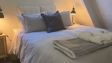 2 habitaciones, tabla de planchar con plancha, wifi y ropa de cama