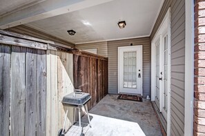 Terrace/patio - Contemporary Retreat near Lakeshore (Brandon)