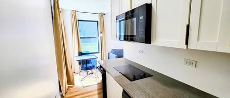 Microondas, horno, placa de cocina, lavavajillas