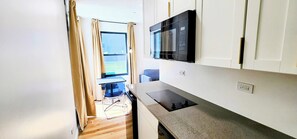 Microondas, horno, parrilla de estufa y lavavajillas 