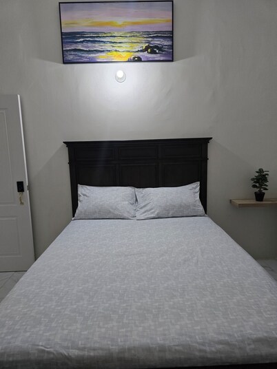 Phoenix Rising Superb bungalow with AC in Portmore - 2 bedrooms