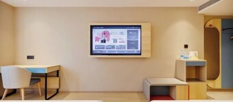 Home Inn (Zhaoyuan Fuqian Square Zhenhua)