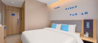 Home Inn (Zhaoyuan Fuqian Square Zhenhua)