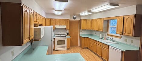 Microwave, oven, stovetop, dishwasher