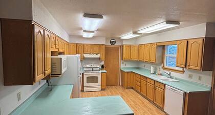 Home away from Home 3-bedroom house with AC in Rock Springs