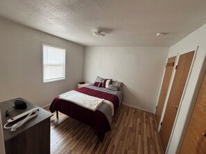 3 bedrooms, internet, bed sheets