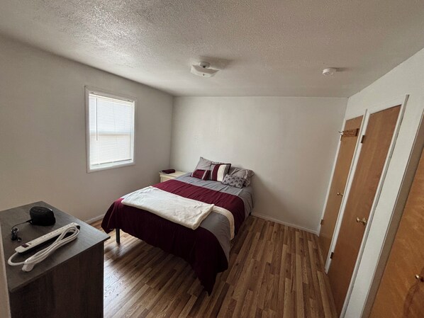 3 bedrooms, internet, bed sheets