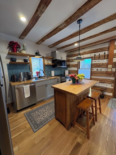 Fully restored 1855 Log Cabin, a modern-rustic retreat