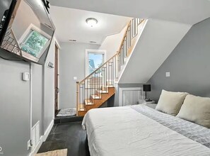 4 bedrooms, desk, travel crib, free WiFi