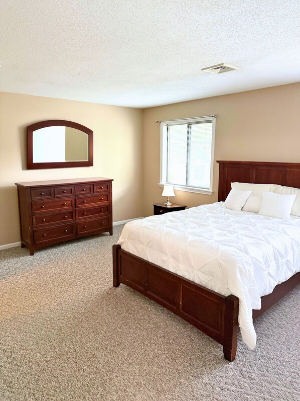 2 habitaciones, tabla de planchar con plancha, wifi y ropa de cama