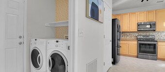 Spacious Comfort Near DIA