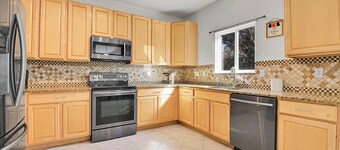 Spacious Comfort Near DIA