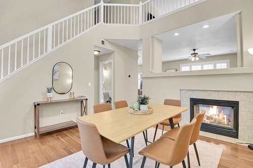 Spacious Comfort Near DIA