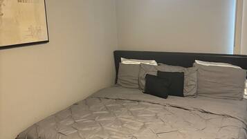 1 habitación, tabla de planchar con plancha, wifi y ropa de cama