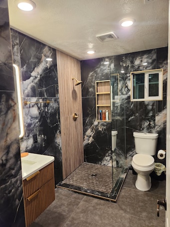 Hair dryer, towels, soap, toilet paper. Cozy 2-bedroom with balcony
