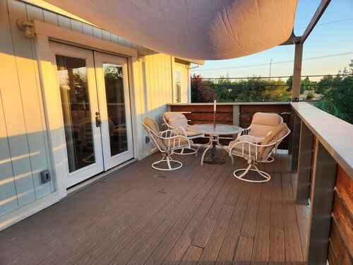 Cozy 2-bedroom with balcony