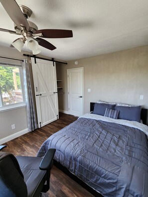 2 habitaciones, tabla de planchar con plancha, wifi y ropa de cama 
