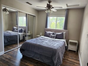 2 dormitorios, tabla de planchar con plancha, wifi y ropa de cama