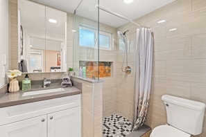 Shower, hair dryer, bidet, towels