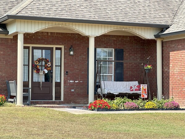 Exterior - Quiet Family & Pet Friendly Home (Oxford)