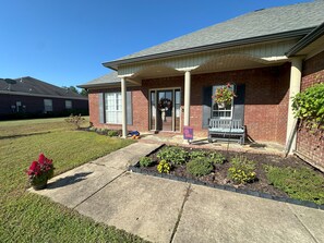 Exterior - Quiet Family & Pet Friendly Home (Oxford)