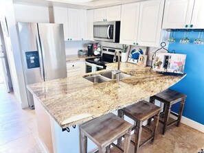 Microwave, oven, stovetop, dishwasher - Oceanfront, ON the Beach, Pool, Pickleball, Grill, Nights of Lights, BeachTowels (St. Augustine)