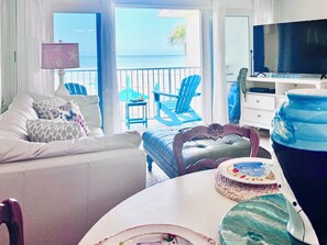 TV - Oceanfront, ON the Beach, Pool, Pickleball, Grill, Nights of Lights, BeachTowels (St. Augustine)