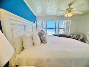 2 bedrooms, iron/ironing board, free WiFi, bed sheets - Oceanfront, ON the Beach, Pool, Pickleball, Grill, Nights of Lights, BeachTowels (St. Augustine)