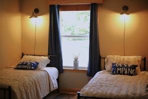 3 habitaciones, tabla de planchar con plancha, cuna de viaje y wifi