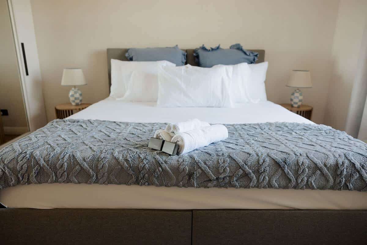 3 dormitorios, tabla de planchar con plancha, cuna de viaje y wifi