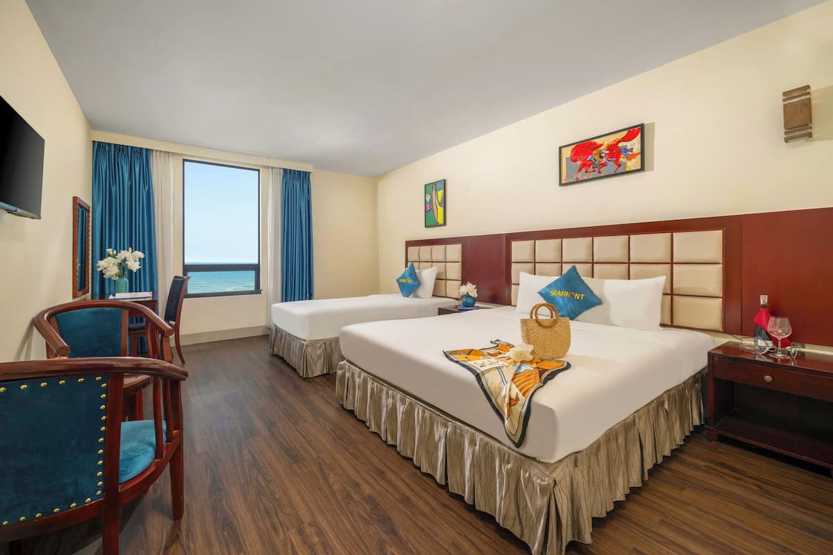 Phòng 3 Deluxe, nhiều giường, có phòng tắm riêng, quang cảnh biển | Minibar, két bảo mật tại phòng, bàn