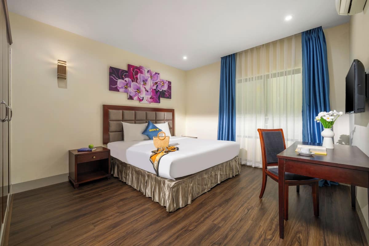 Phòng Suite dành cho gia đình, quang cảnh bãi biển | Minibar, két bảo mật tại phòng, bàn